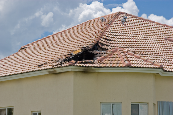 Lightning_Roof_Damage_004.jpg